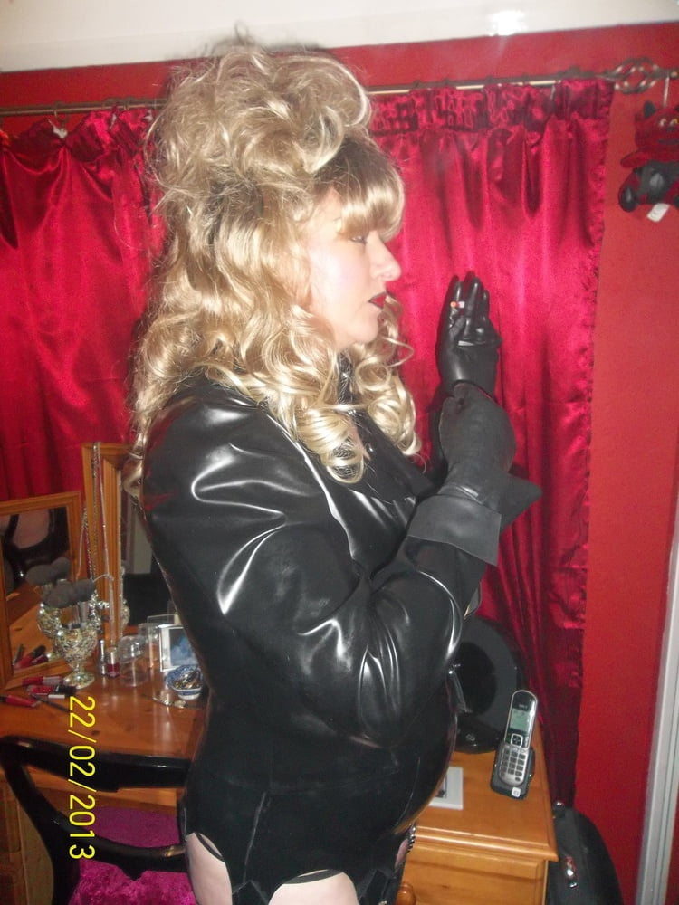 Hubby wollte Rauchen Schlampe Frau gab ich ihm eine Hure
 #106626112