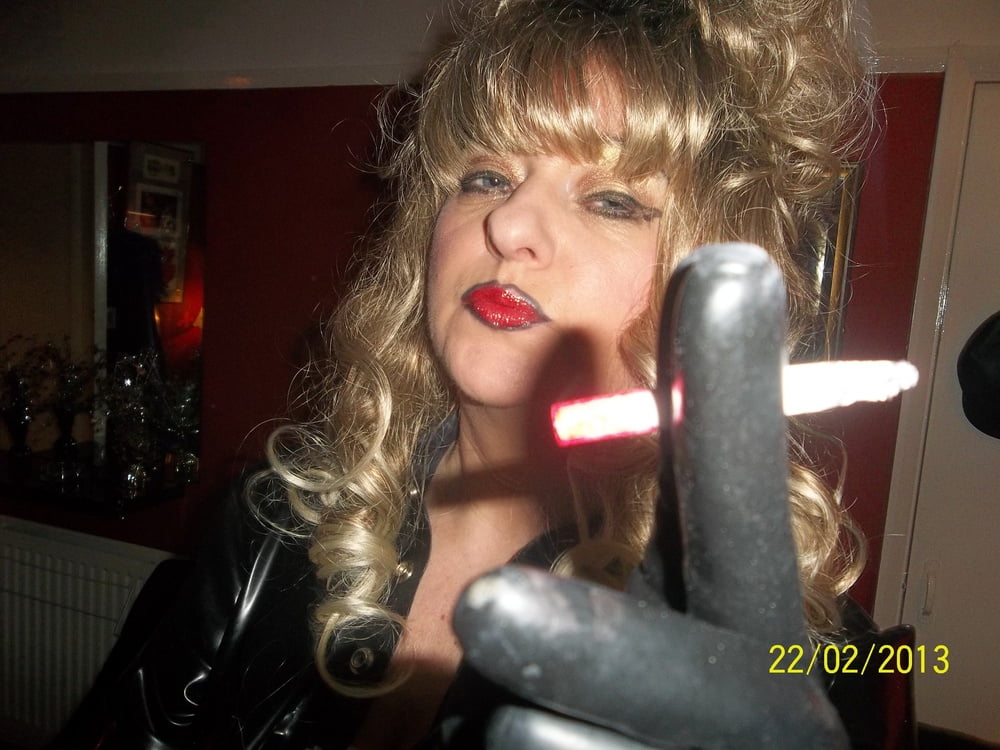 Hubby wollte Rauchen Schlampe Frau gab ich ihm eine Hure
 #106626135