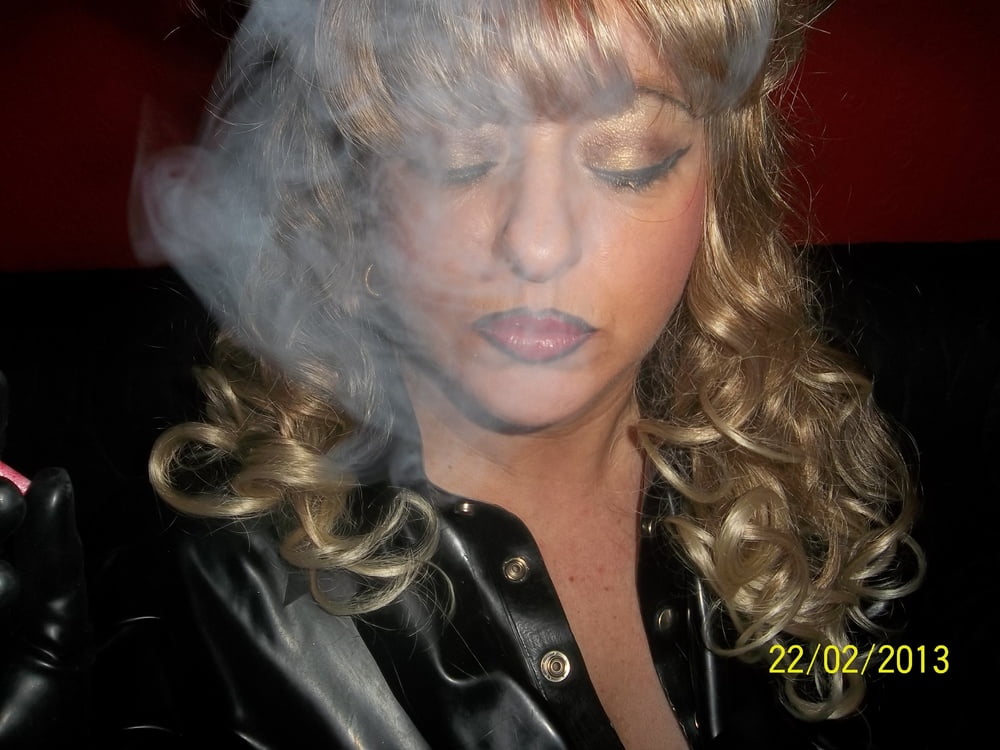 Hubby wollte Rauchen Schlampe Frau gab ich ihm eine Hure
 #106626235