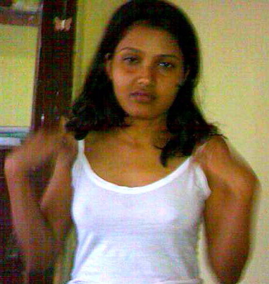 Chica de Sri Lanka
 #95148238