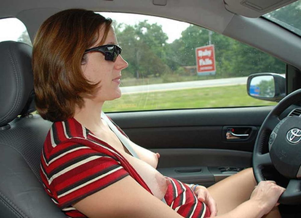 Vos femmes en voiture #96768864