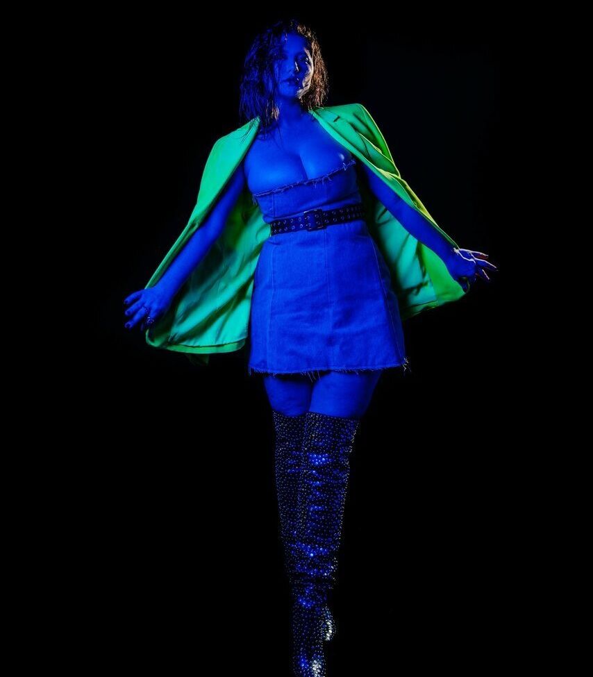 Emma Kenney nackt #109350490