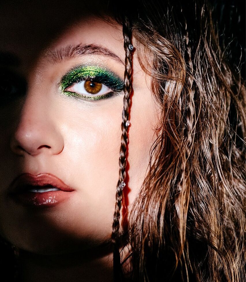 Emma Kenney nackt #109350497