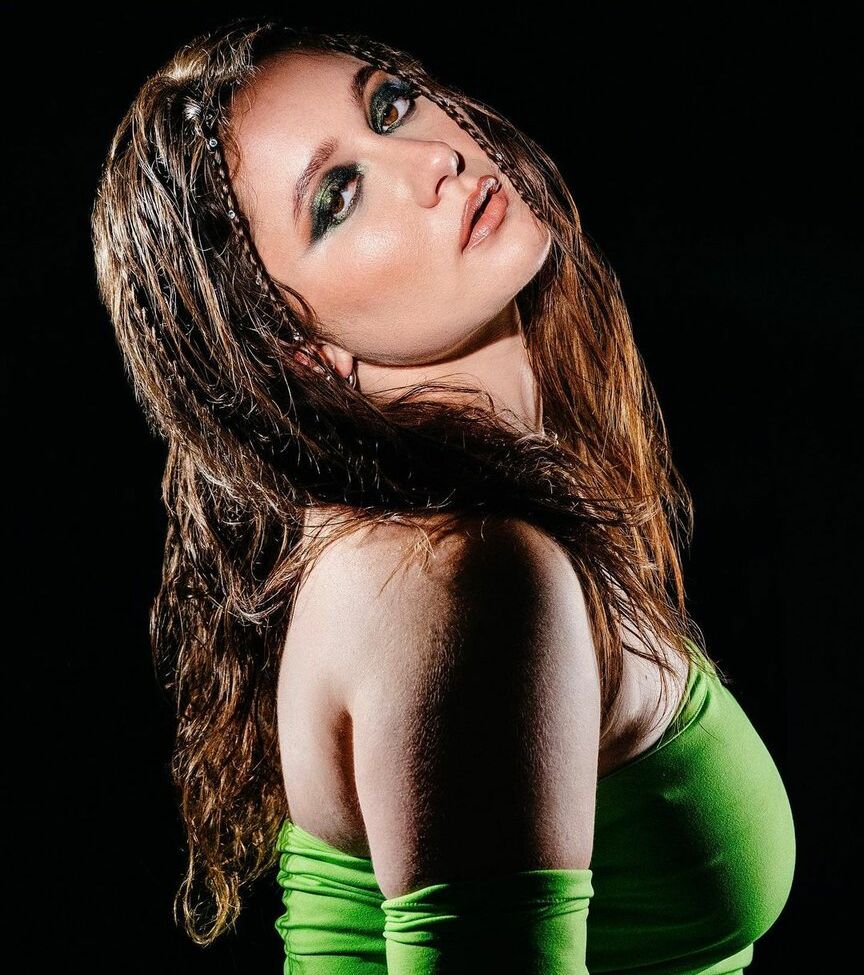 Emma Kenney nackt #109350502