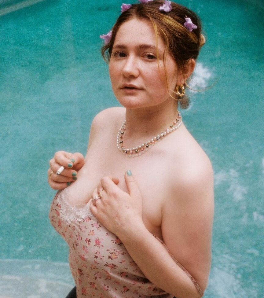 Emma Kenney nackt #109350513