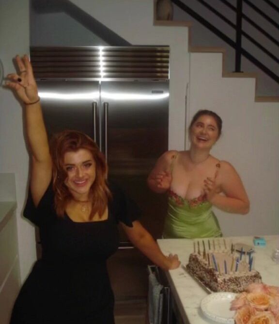 Emma Kenney nackt #109350514