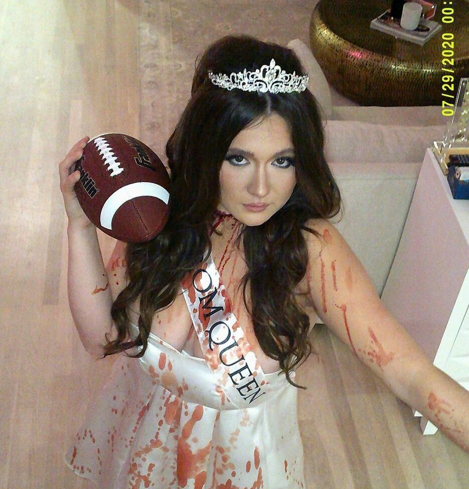 Emma Kenney nackt #109350536