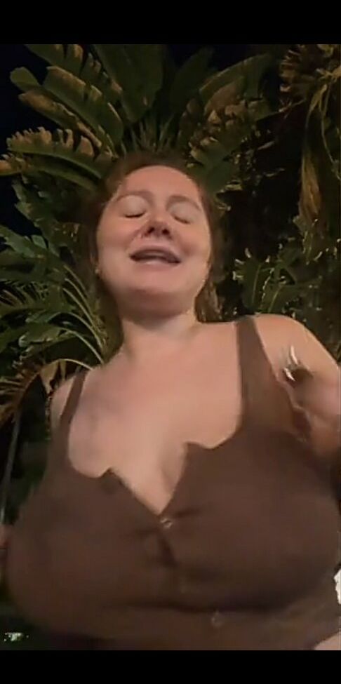 Emma Kenney nackt #109350552