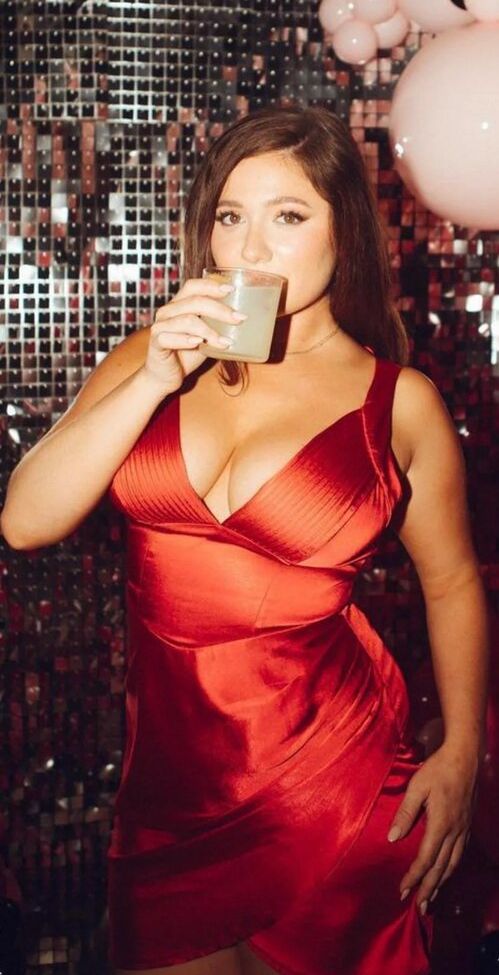 Emma Kenney nackt #109350566