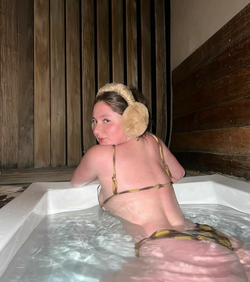 Emma Kenney nackt #109350598