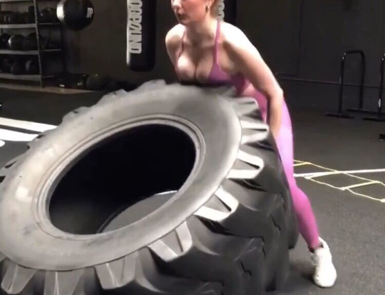 Emma Kenney nackt #109350630