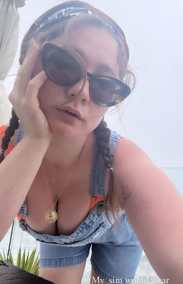 Emma Kenney nackt #109350634