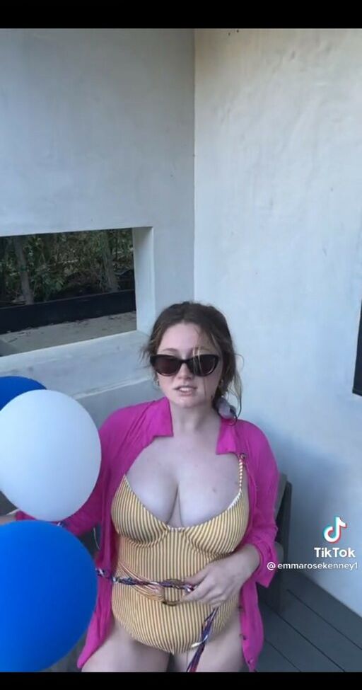 Emma Kenney nackt #109350652