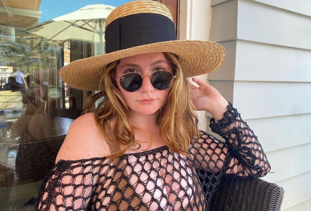 Emma Kenney nackt #109350677