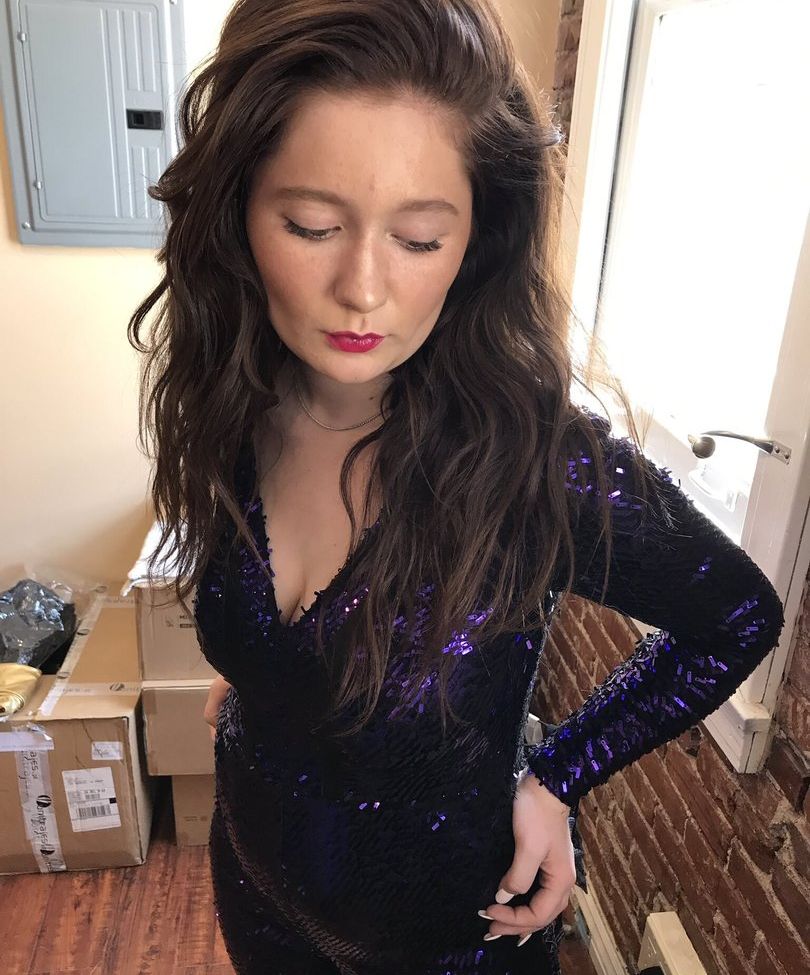 Emma Kenney nackt #109350681