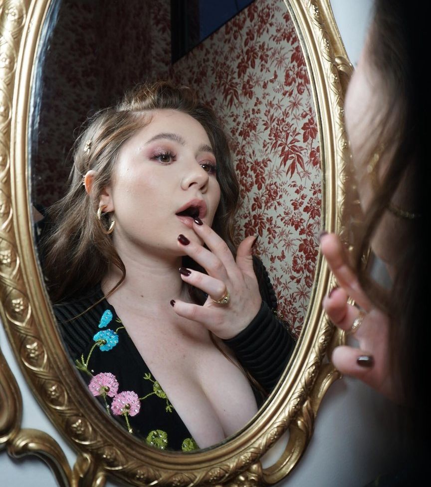 Emma Kenney nackt #109350691