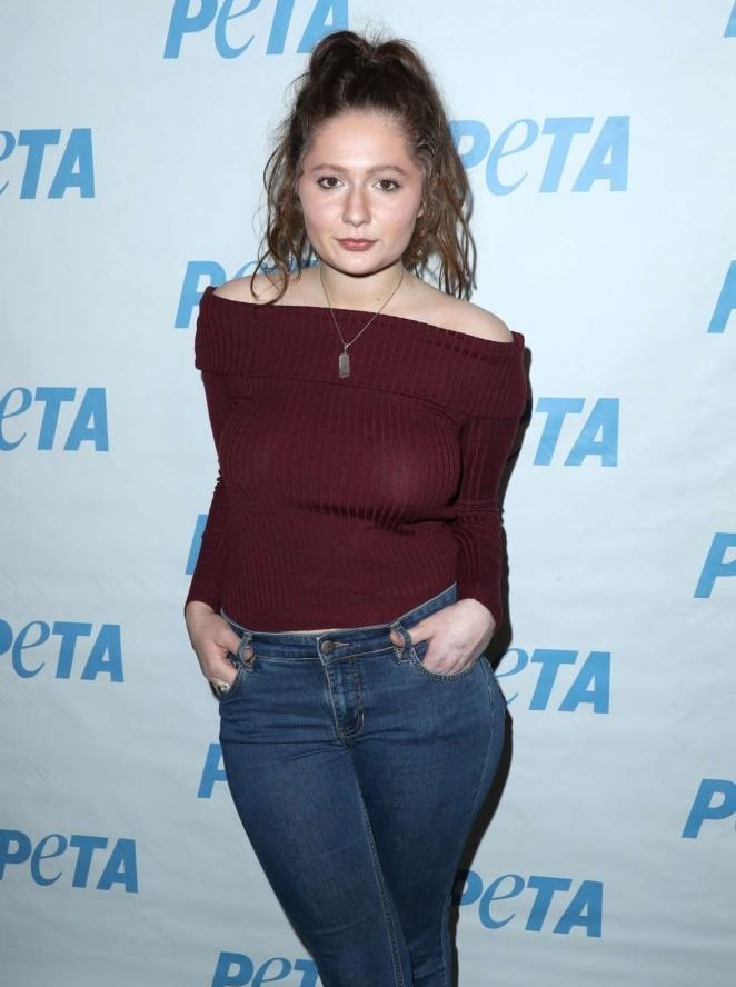 Emma Kenney nackt #109350700