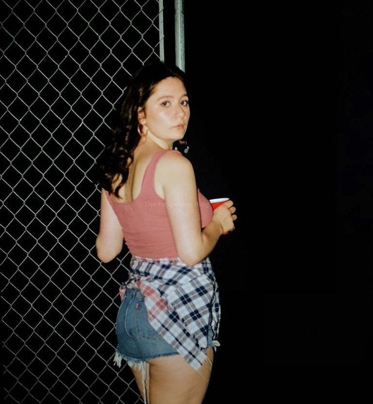 Emma Kenney nackt #109350702