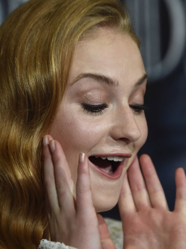 Sophie turner
 #100923945