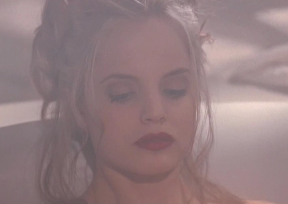 あなたがそれを見た唯一の理由 Mena Suvari
 #81123356