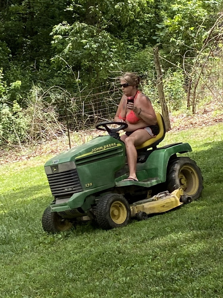 Zeit wieder zu mähen.
 #92389474