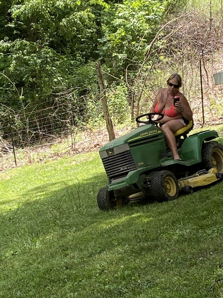 Zeit wieder zu mähen.
 #92389475