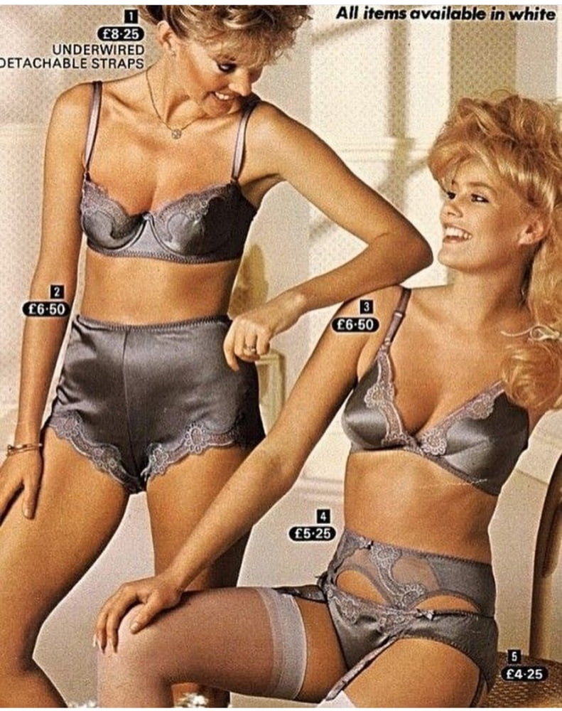 Catalogues de lingerie vintage, principalement des années 80
 #90292523
