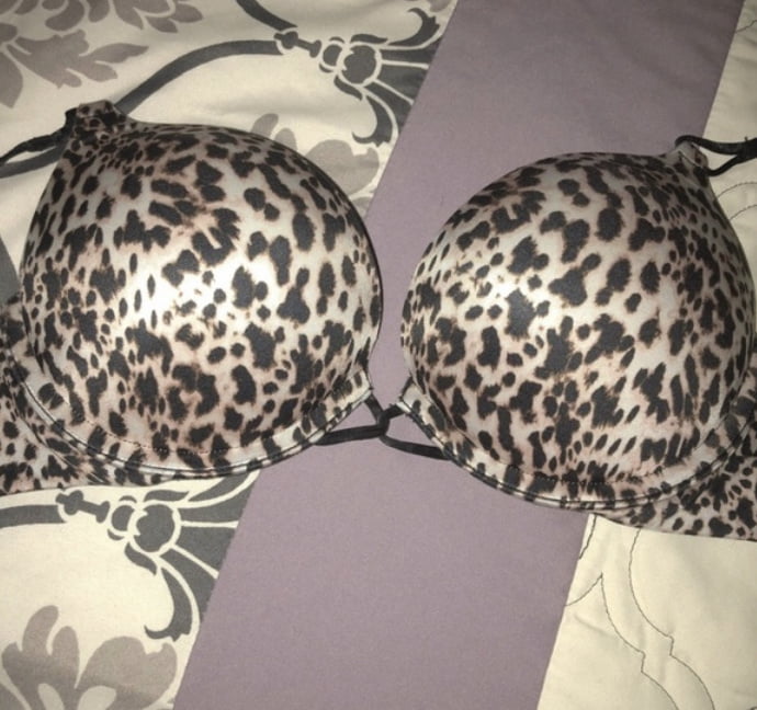 Big Tits Girl And MILF Selling Her Bombshell Bras #104324890
