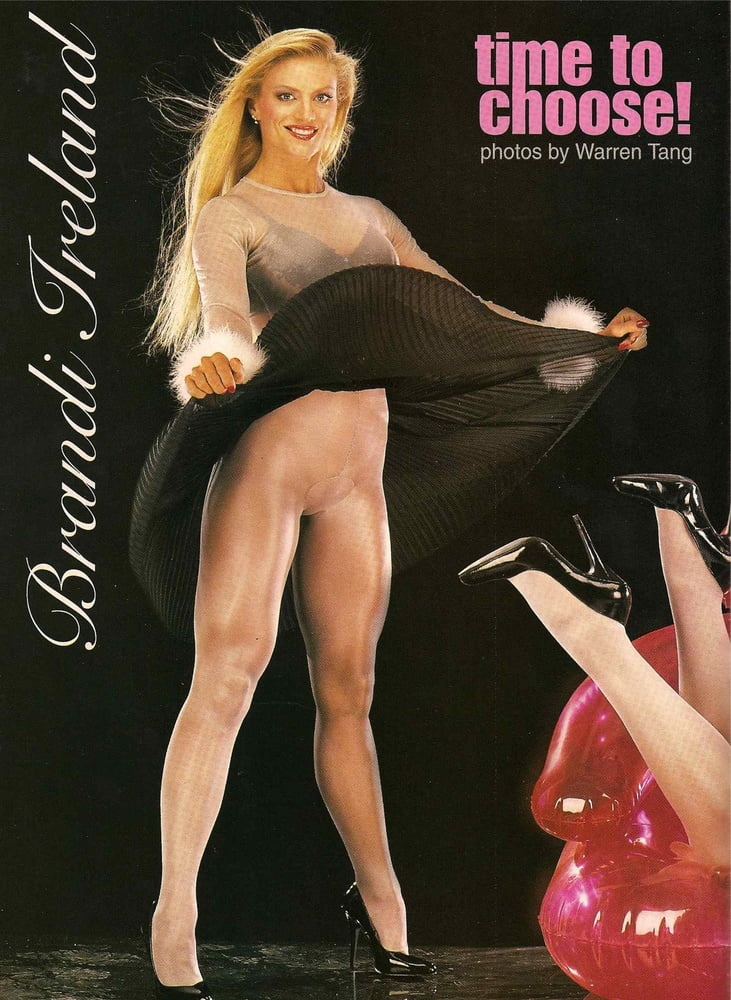 Bein zeigen Magazin - heiße Blondine in schwarzen ff Strümpfe #89679358