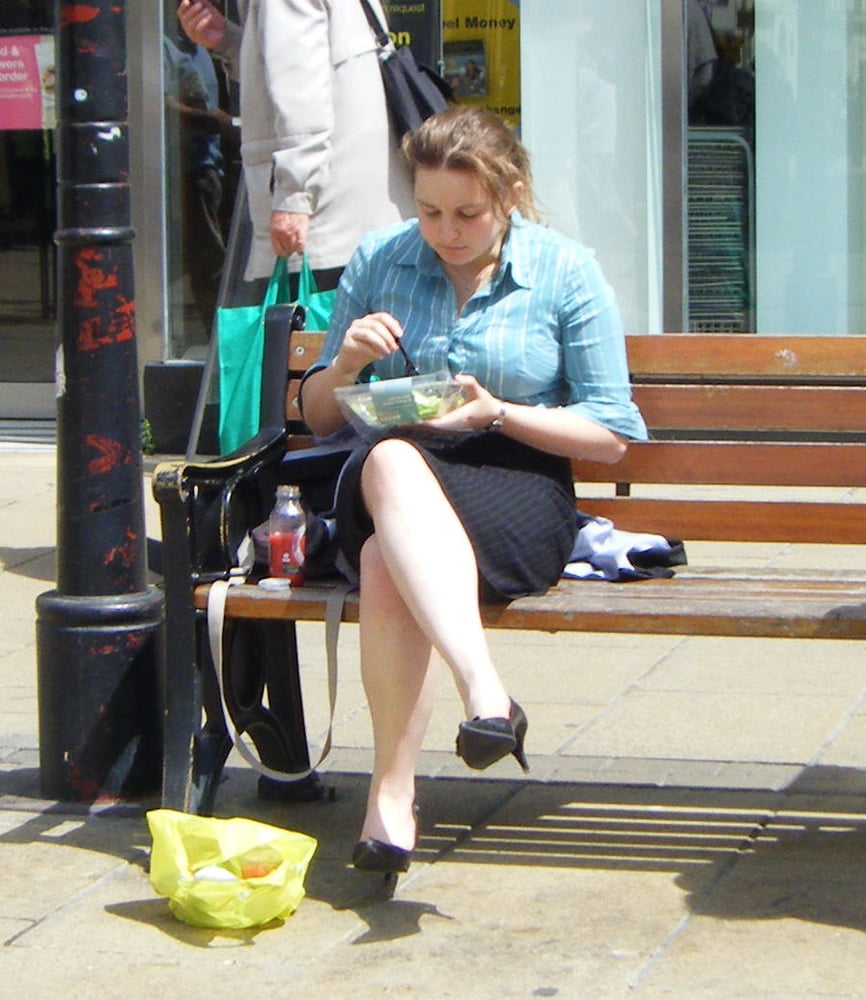 ストリートパンスト - タイツで肉をオカズにするイギリス人女性
 #96770713