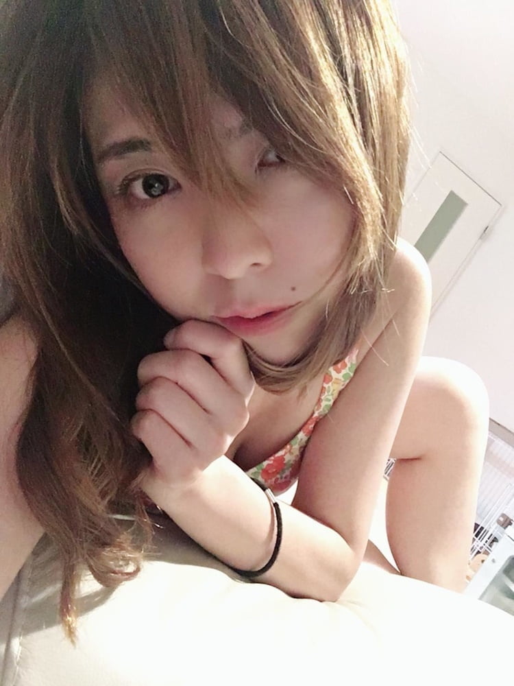 Cute Singaporean Chinese Girl #98487818