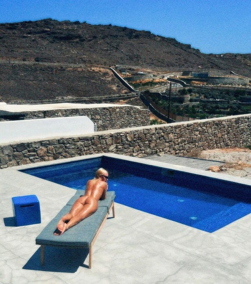 Alexandra Stan nuda #108930963