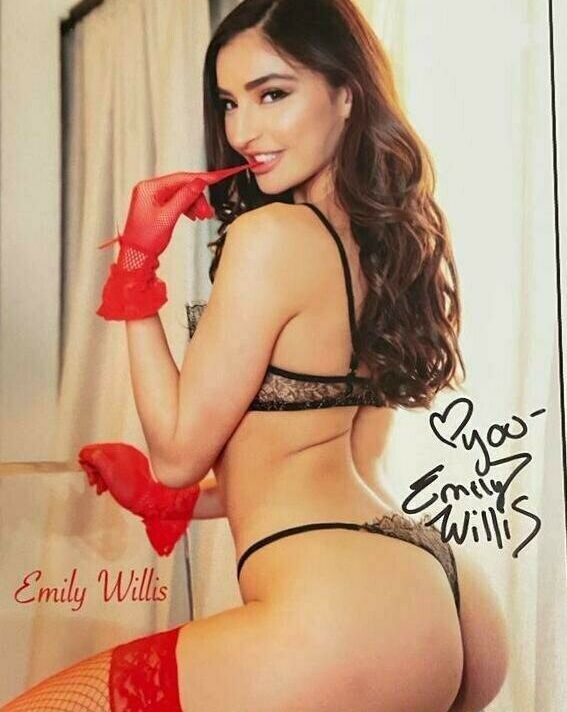 Emily Willis desnuda #107686958