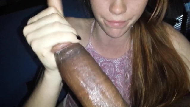 Mamada de boca pequeña
 #94033851