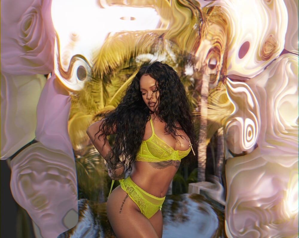 Rihanna hot #95100885