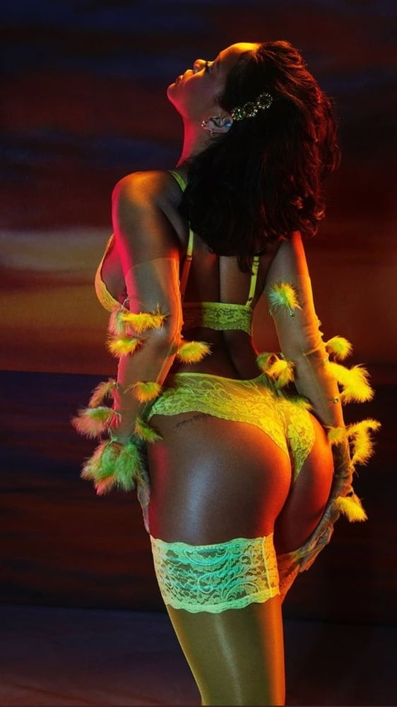 Rihanna hot
 #95100898