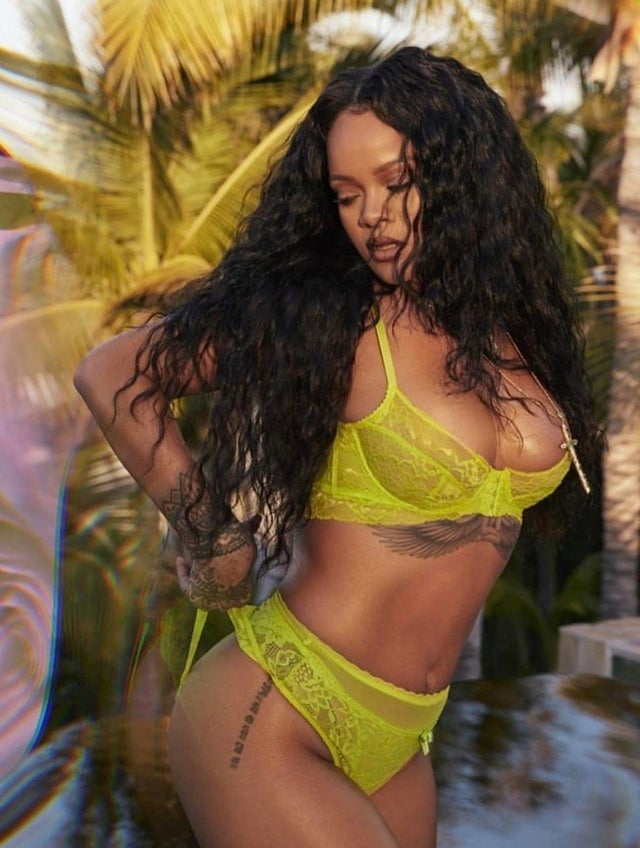 Rihanna hot #95100965