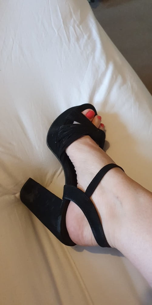 Sexy Füße und Fersen
 #98480069