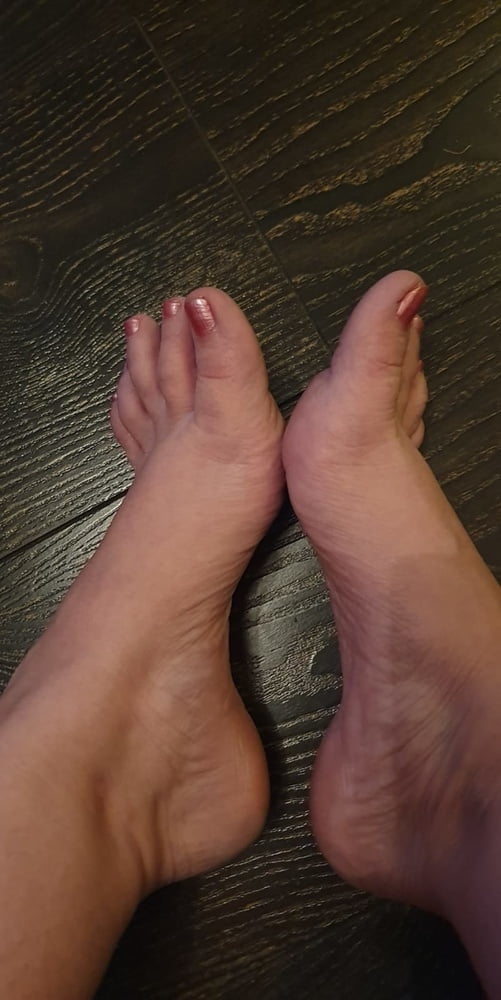 Sexy Füße und Fersen
 #98480078