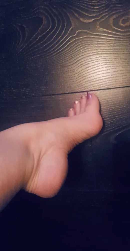 Sexy Füße und Fersen
 #98480086