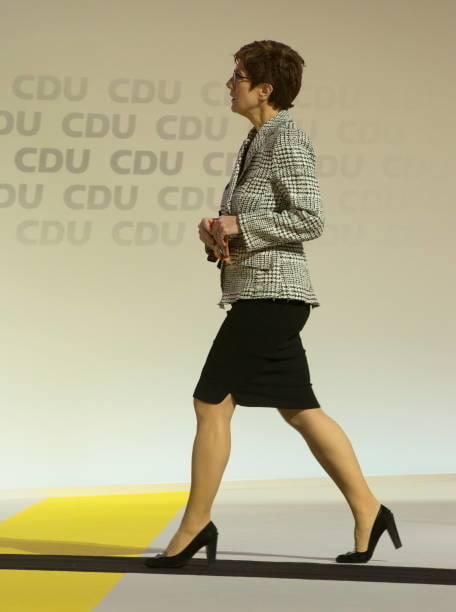 AKK und ihre geilen Schenkel #80607845