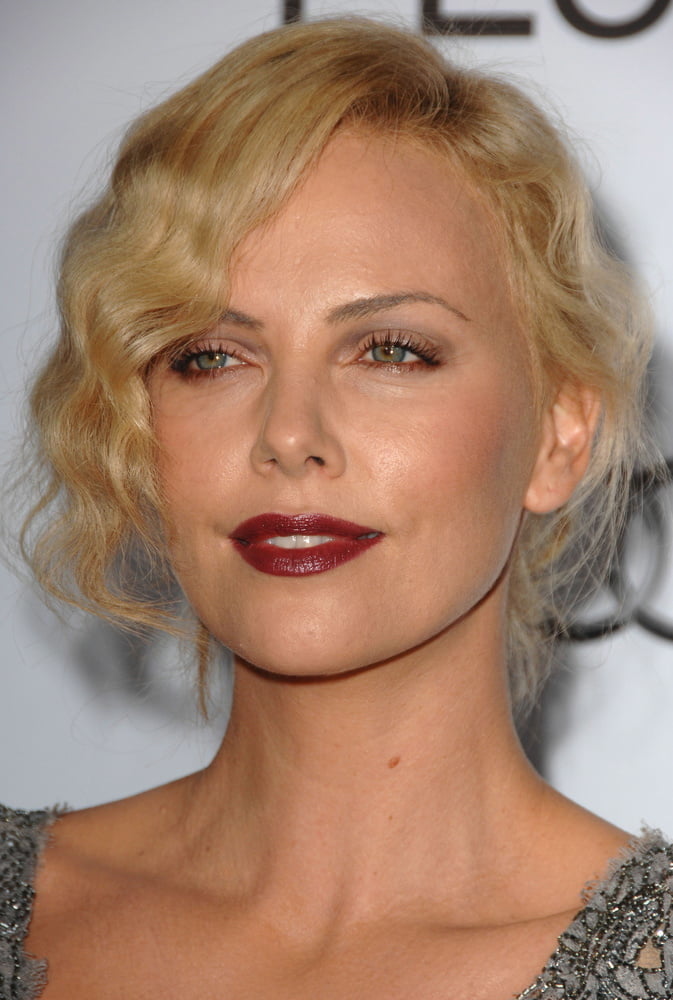 Niedlich charlize theron
 #80130202