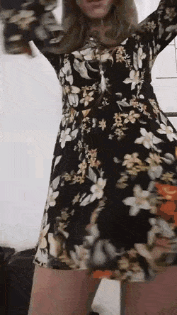 Under the skirts. Surprise: male or female? #90464428