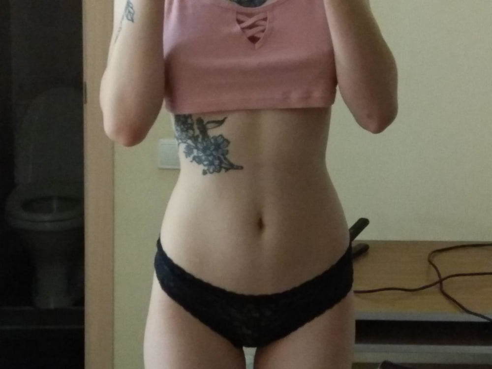 Emo zorra mostrando tetas culo y coño para los fans
 #81825132