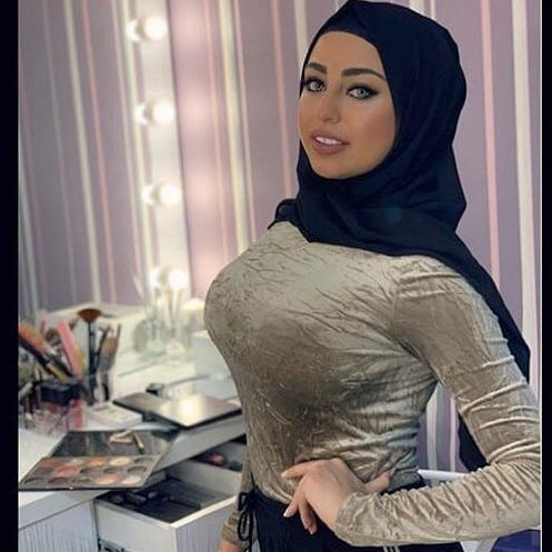Hijab Ladys showing sexy curves #79713913