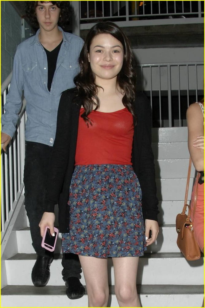 Miranda Cosgrove #81625179