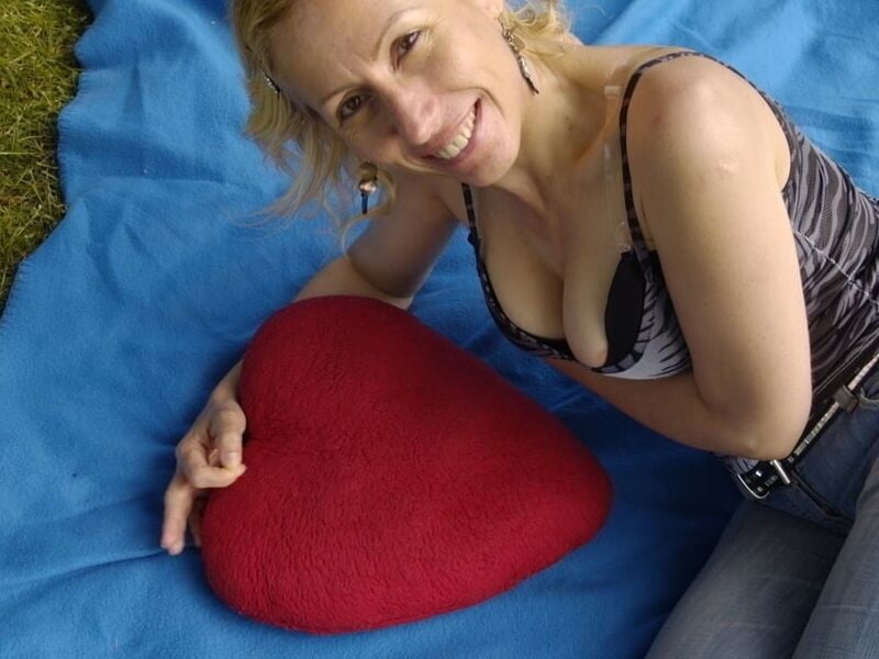 Zwei nette Damen
 #98589753