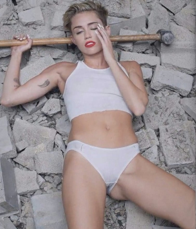 Miley cyrus
 #90494768