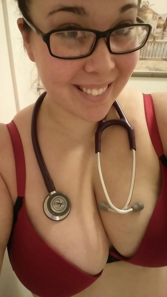 Sexy infermiera calda dottore o paziente nel mio ospedale
 #95376955