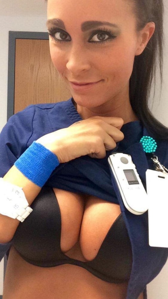 Sexy infermiera calda dottore o paziente nel mio ospedale
 #95377119